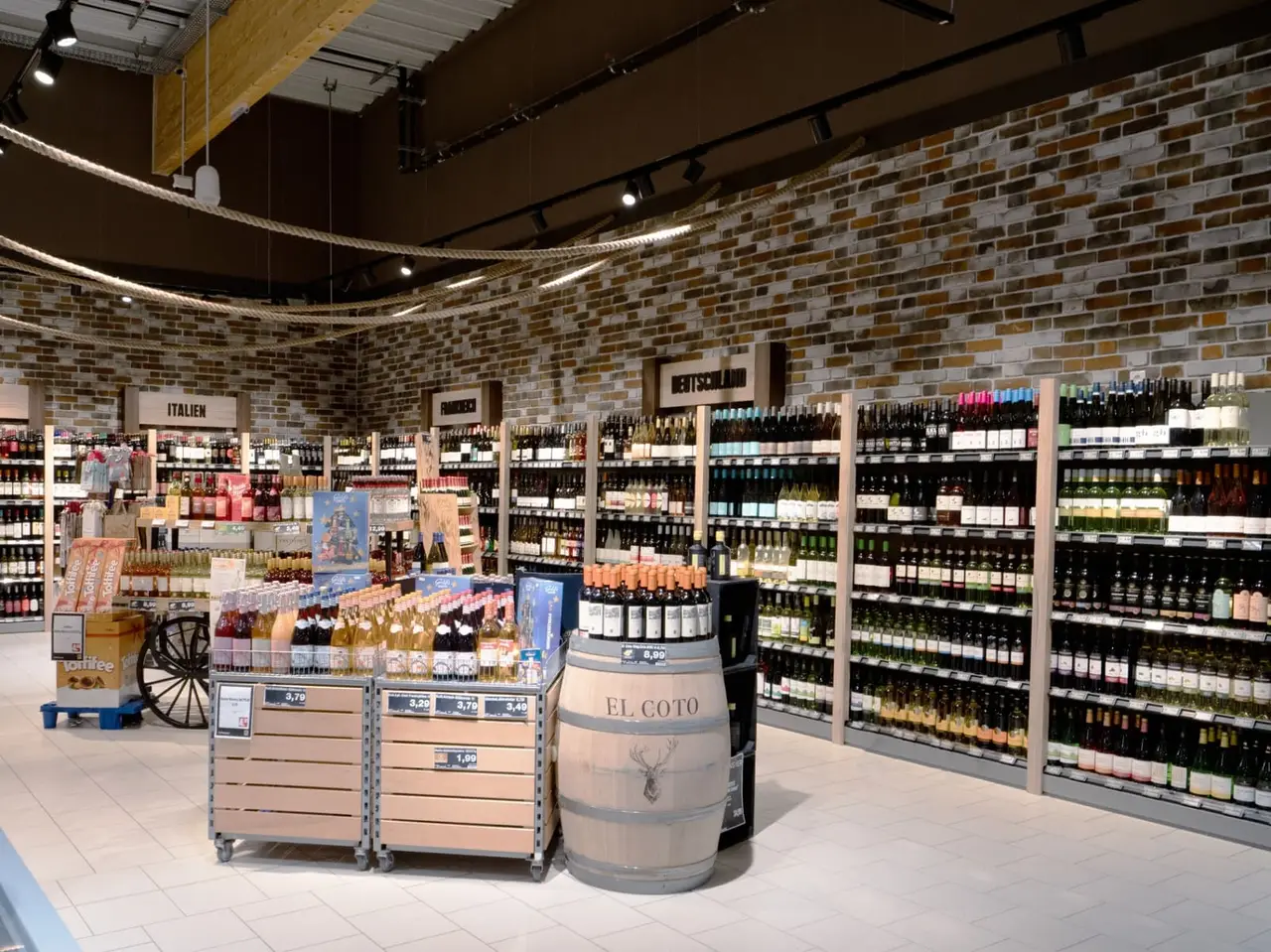 Wein- und Getränkeauswahl im Markt